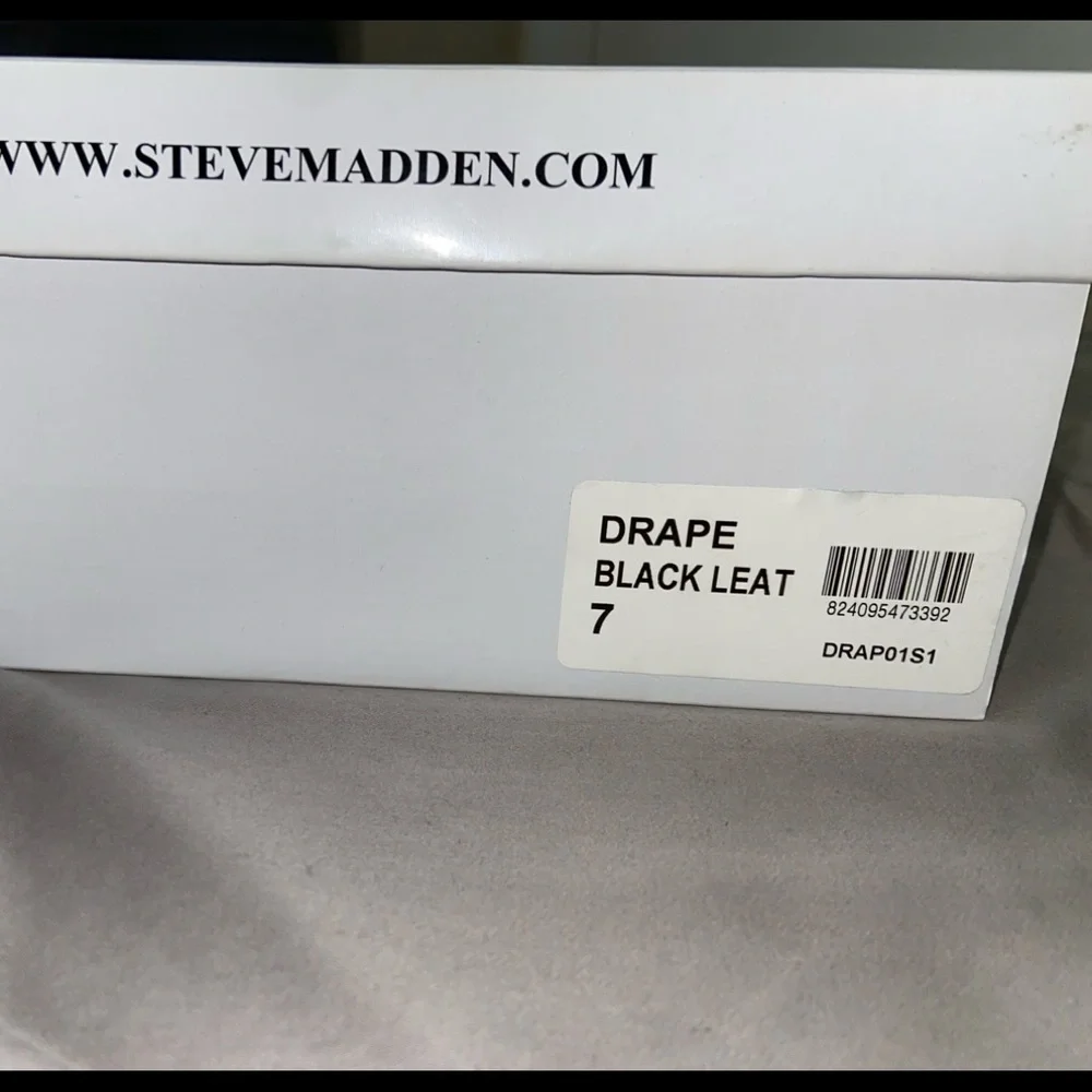 WOMENS Steve Madden Drape Chelsea boot in size 7 - Picture 2 of 4